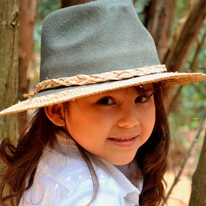 Handmade Natural Fiber Hat (Tamojo) Color Gris - Florentino y Llankay